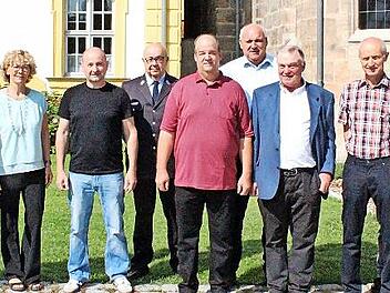 Verabschiedungen und Dienstjubiläen (v. l.): stellvertretende Landrätin Rosi Kraus, Martin Hempfling, Hildegard Schwarzmann, Stefan Richter, Berthold Burkhardt, Frank Riedel, Otto Kalb, Eberhard Heublein, Herbert Meier, Florian Brütting, Gerhard S...