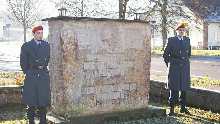 Der Ortsteil Oberwildflecken entstand erst nach dem Zweiten Weltkrieg. Ein Ehrenmal gibt es dennoch. Foto: Helmut Raab