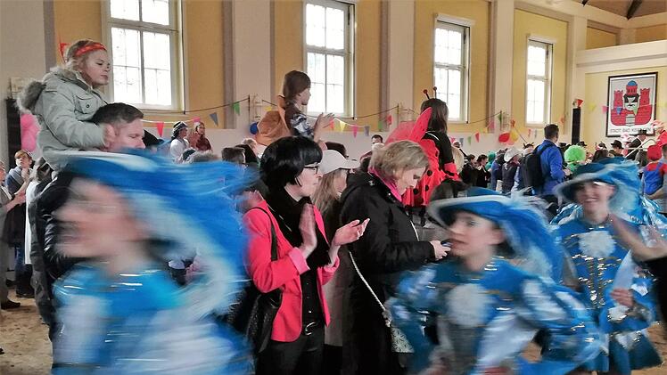 Die Tanzgarde "Blaue Husaren" aus Reiterswiesen. Foto: Sigismund von Dobschütz