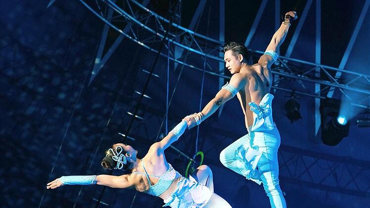 Auch atemberaubende Luft-Akrobatik aus Vietnam wird beim Gastspiel von Circus Carl Busch in Bamberg geboten. Foto: Circus Carl Busch