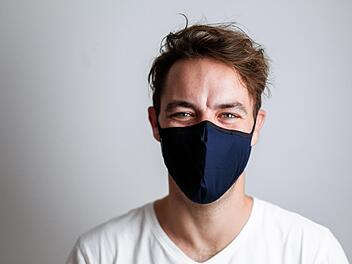 Mehr als 95 Prozent der Aerosole filtert die "Livinguard Pro Mask" nach Angaben des Herstellers aus der Luft. Trotzdem sind die Masken nicht einer FFP2-Maske gleichzustellen, so hat das W&uuml;rzburger Verwaltungsgericht entschieden.  Symbolfoto: Obs/Livinguard Ag