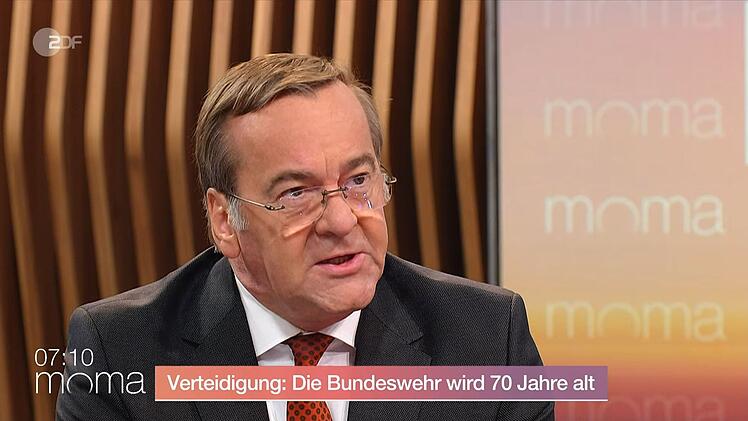 "In keinem Land werden die eigenen Streitkräfte so schlecht geredet wie in Deutschland", moniert Boris Pistorius im ZDF-Moma.