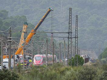 Arbeiten nach Zugungl&uuml;ck in Spanien werden fortgesetzt