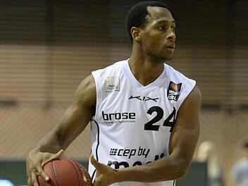 Trevon Hughes war im Testspiel beim Mitteldeutschen BC mit 24 Punkten herausragender Bayreuther. Foto: Peter Mularczyk