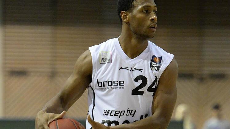 Trevon Hughes war im Testspiel beim Mitteldeutschen BC mit 24 Punkten herausragender Bayreuther. Foto: Peter Mularczyk