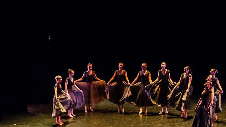 Impressionen von der Matinee "Jugend spielt für Jugend" im Landestheater Coburg: Ballettstudie am KetschentorFoto: Jochen Berger