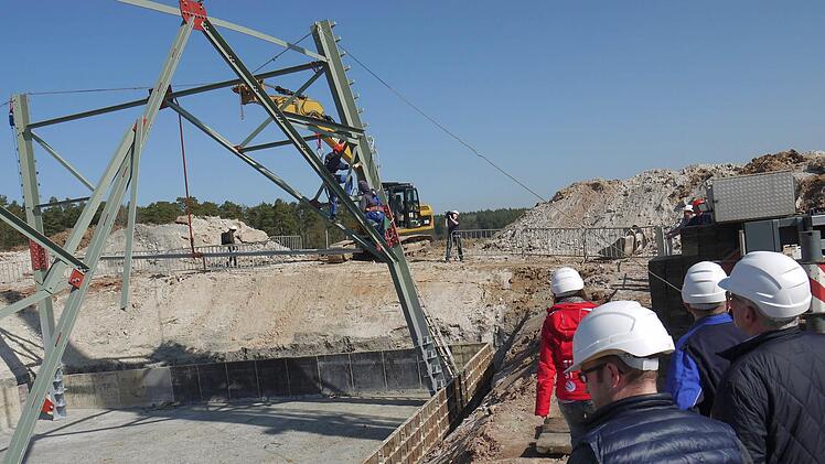 Auf der Baustelle für die 380-kV-Trasse bei Trübenbach (Gemeinde Weidhausen). Foto: Berthold Köhler