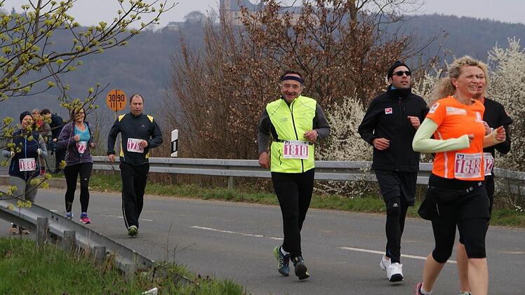 Die L&auml;ufer auf der neuen 12.5-Kilometer-Strecke lie&szlig;en es ruhiger angehen. Foto: Mario Deller