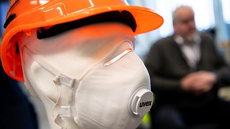 Das St. Anna hat noch eine Bestellung Atemschutzmasken aufgegeben, da diese in den n&auml;chsten Wochen  wahrscheinlich sehr rar sein werden.  Foto: Sven Hoppe/dpa