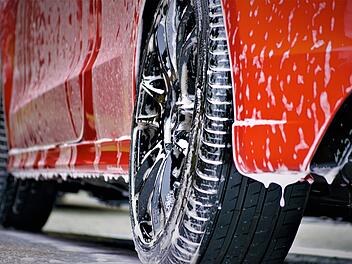 Auto l&ouml;st Gro&szlig;aufgebot aus