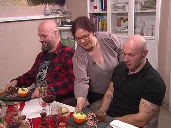 Torte und Eis - darauf freuen sich Kei (links) und Alex.