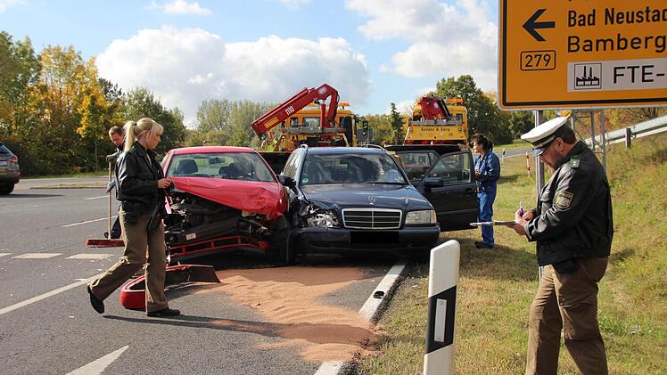 Mehrfach krachte es an der Auffahrt zur Staatsstraße von der B 279 her.