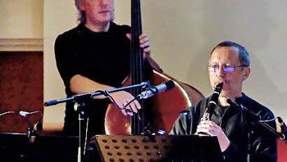 An der Klarinette: Ullrich Reuter (im Hintergrund am Kontrabass: Leonidas Kalavrouziotis). Fotos: Jochen Berger