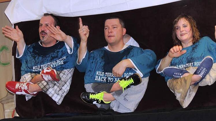 Bei der Showtruppe "Kleine Leute" machten die Hände nicht immer das, was die Darsteller wollten. Foto: Dieter Gropp