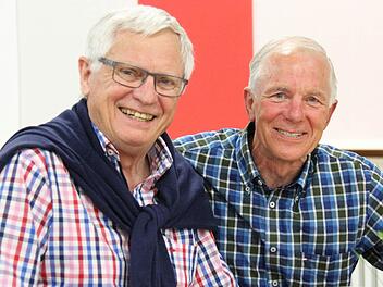 Freunde seit Jahrzehnten: Klaus Angermann und Johannes Knab.  Foto: Simone Bastian