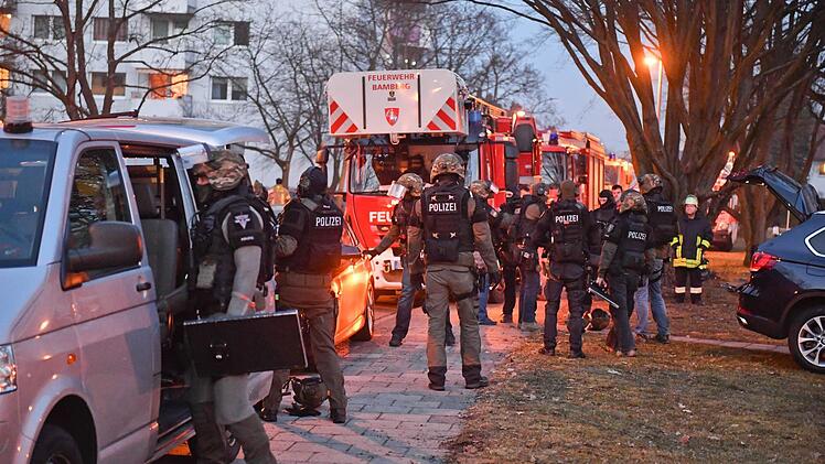 Einsatz in der Kantstraße am Donnerstagabend  Foto: Ronald Rinklef
