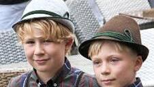 Stilecht gekleidet: Fritz und Xaver