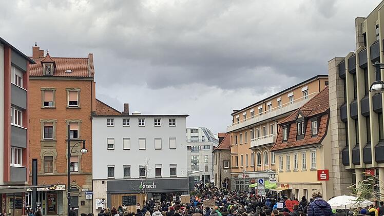 Corona-Demo in Schweinfurt: 1300 Maßnahmen-Gegner protestieren in Innenstadt