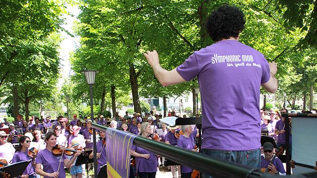 Etwa 300 Musiker musste Star-Dirigent Alain Altinoglu dirigieren. Foto: Johannes Schlereth