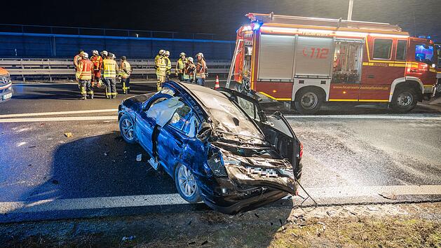 B2 bei Roth: Binnen 30 Minuten wird die Bundesstra&szlig;e zum Autofriedhof