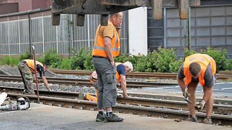 Die Gleisarbeiten werden laut Bahn heute Abend abgeschlossen.