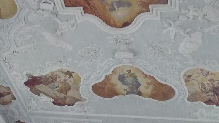 Das schadhafte Deckengemälde in der Kirche von Dormitz Foto: Martin Rehm