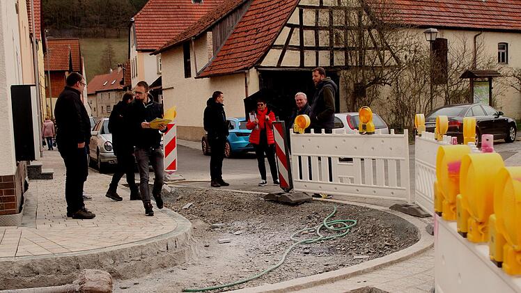 An zahlreichen Stellen wie hier bei der Einmündung des Rudendorfer Weges in die Hauptstraße wurden Gestaltungsmaßnahmen erörtert.