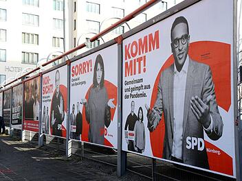 Nürnberg: Riesige Plakat-Kampagne gegen "Corona-Spaziergänge" - "endlich sagt's mal einer"