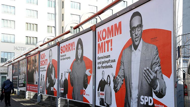 Nürnberg: Riesige Plakat-Kampagne gegen "Corona-Spaziergänge" - "endlich sagt's mal einer"