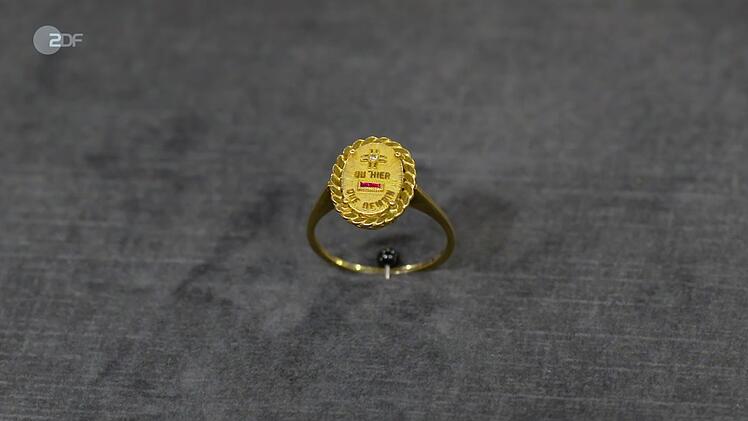 Als weiteres Objekt der Sendung wurde ein Ring mit einer Liebesmedaille samt Spruch ("Ich liebe dich mehr als gestern und weniger als morgen")angeboten.