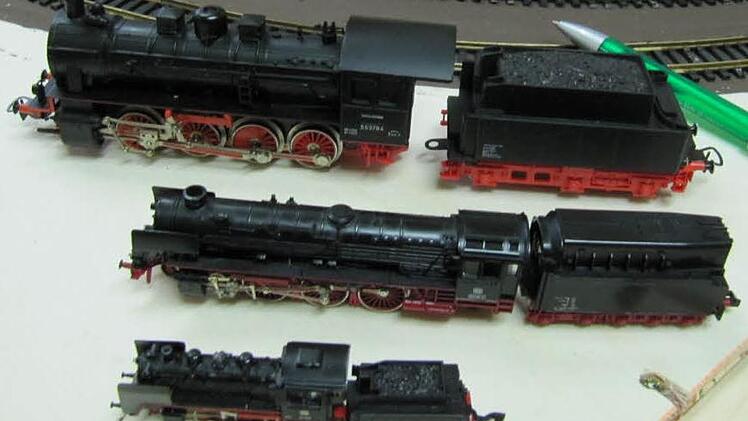 Zum Größenvergleich, von vorne nach hinten: Spur Z, Spur N und Spur HO