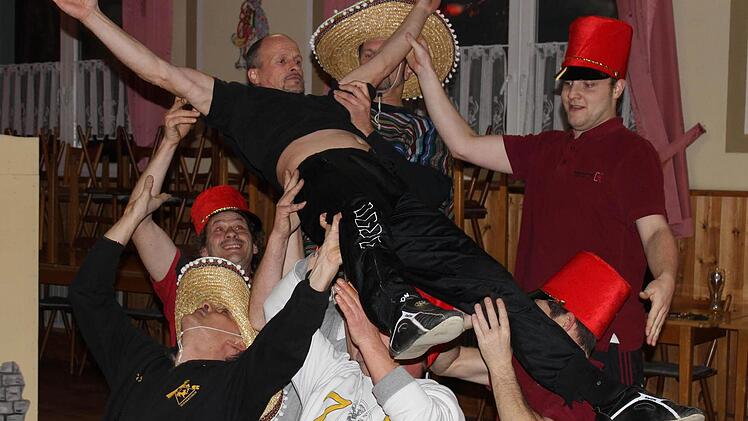 Lebendes Drehkreuz: Alles dreht sich um Zorro Martin Skorepa.Fotos: Nina Grötsch