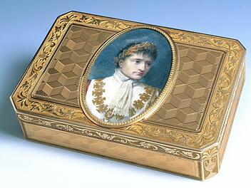 Dose mit dem Porträt Napoleons als Kaiser. Foto: Patrice Maurin Berthier