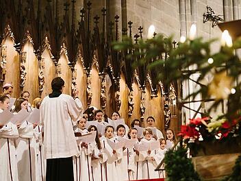 Die Mädchenkantorei gestaltete die Jahresschlussandacht im Dom mit.  Foto: Pressestelle des Ordinariates/Hendrik Steffens