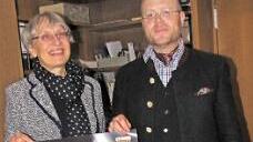 Helge Jost Kienel von der VHS Coburg und Silvia Pfister von der Landesbibliothek Coburg stellten die Veranstaltungsreihe zum Studium Generale vor. Foto: Martin Koch