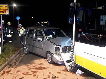 Am Ortsausgang Richtung Weiher kam es zum Zusammensto&szlig;. Foto: Kreisbrandinspektion Erlangen-H&ouml;chstadt