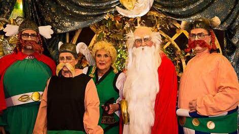 Rote Widerstandskämpfer im schwarz-gelben Bayern: Christian Ude als Miraculix mit der bayerischen SPD. Natascha Kohnen als Asterix, Markus Rinderspacher als Obelix und Florian Pronold als Häuptling Majestix. Foto: Tobias Köpplinger