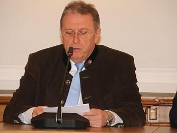 Oberbürgermeister Henry Schramm hat zu den umstrittenen Immobiliengeschäften Stellung genommen. Foto: Katrin Geyer