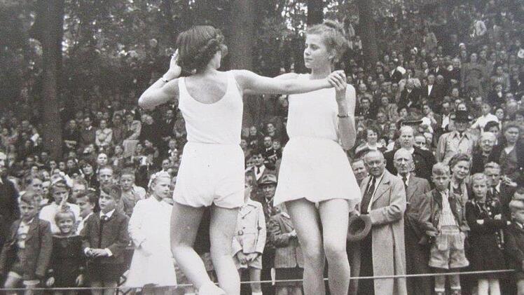 Die klassischen Frei&uuml;bungen auf dem Sch&uuml;tzenplatz (1951)