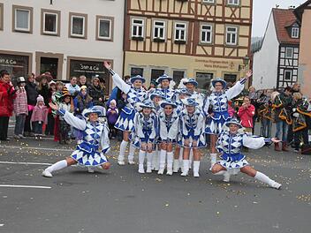 Ein Höhepunkt war der Auftritt der Garde auf dem Münnerstädter Marktplatz.  Fotos: Thomas Malz