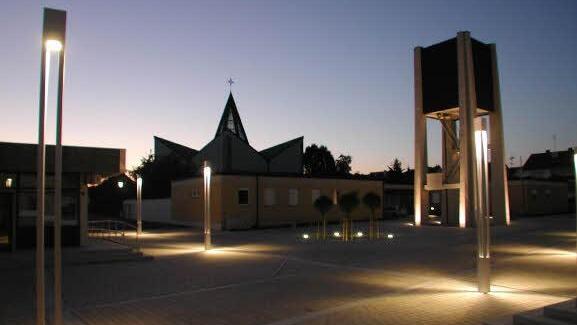 Nicht völlig dunkel soll ab 23 Uhr der Rathausplatz in Oerlenbach bleiben.   Foto: Stefan Geiger