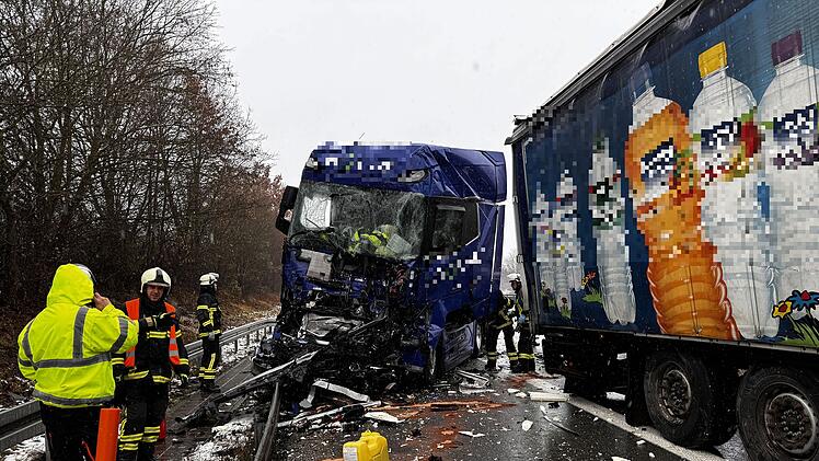 Zwei Verletzte nach Unfall mit sechs Fahrzeugen auf der A9
