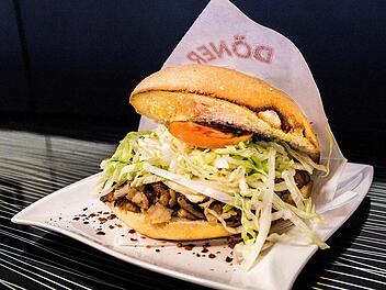 Würzig und unheimlich lecker – der Döner zählt zu den beliebtesten Schnellgerichten. Seine positiven Eigenschaften machen ihn zu einem guten Mittagessen.