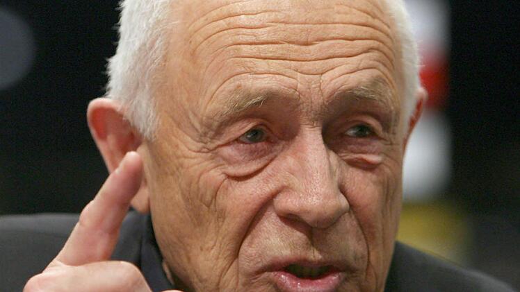 Am kommenden Dienstag liest Heiner Geißler in der Bamberger Stephanskirche.  Foto: Boris Roessler ,dpa