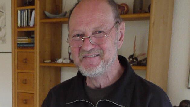 Reinhold Schmitt liest am 12. Oktober aus seinem jetzt siebten Mundart-Werk "Einwondfraai".  Foto: Mike Wuttke