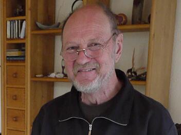 Reinhold Schmitt liest am 12. Oktober aus seinem jetzt siebten Mundart-Werk "Einwondfraai".  Foto: Mike Wuttke