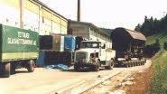 Ein altes Zugfahrzeug der Marke Kaelble mit einem Culemeyer an den Tettauer Glashüttenwerken, jetzt Gerresheimer Foto: Archiv