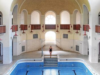 Nahezu perfekte Symmetrie zeigt diese Aufnahme aus dem Nürnberger Volksbad. Foto: Fotoclub