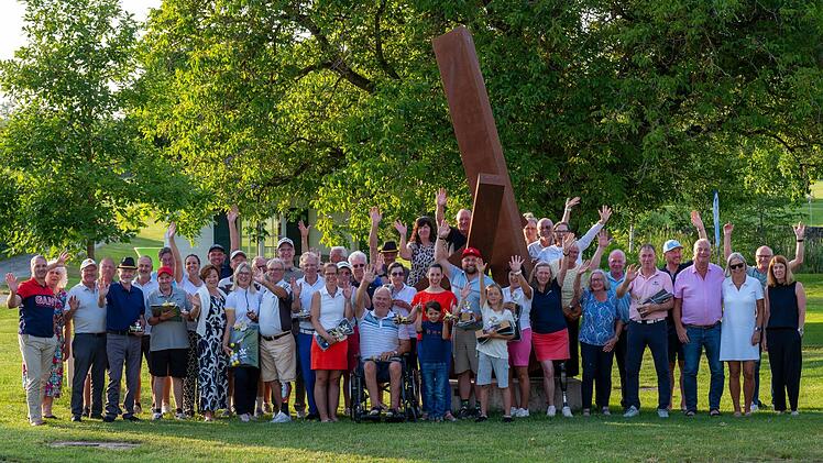 Gruppenbild der Teilnehmenden des Inklusionsgolfturniers in Maria Bildhausen.