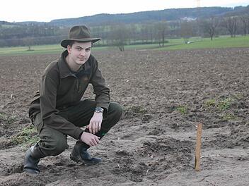 Dieses Feld in der Nähe von Beikheim wird Nikolai Hiesl immer in Erinnerung behalten. Es ist die Stelle, an dem er von einem Jäger Ende Dezember angeschossen wurde. Foto: Veronika Schadeck